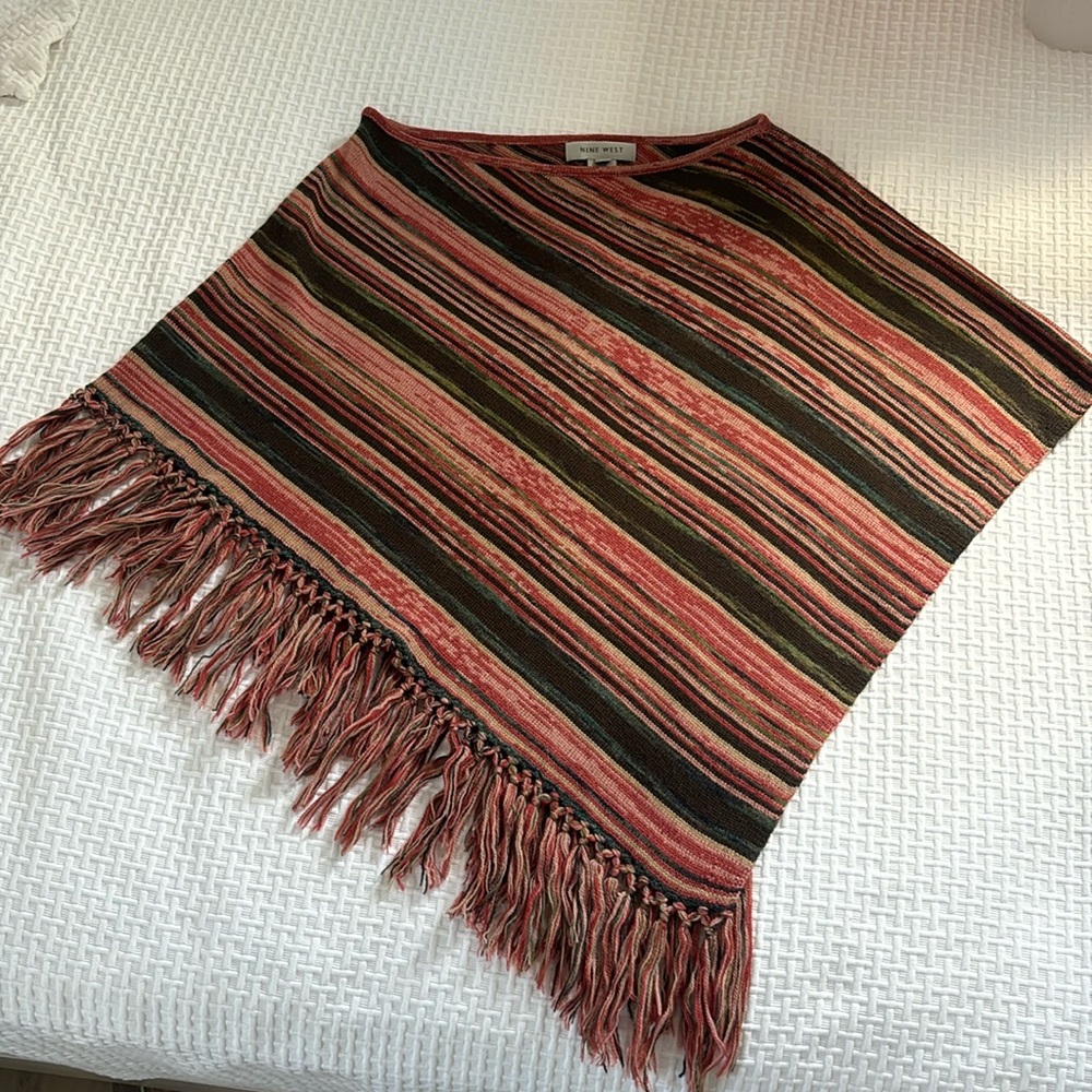 Nine West knit shawl/cape/poncho. One size.